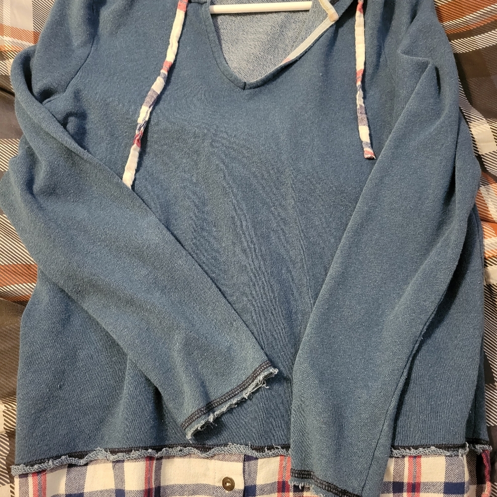 Hooded shirt